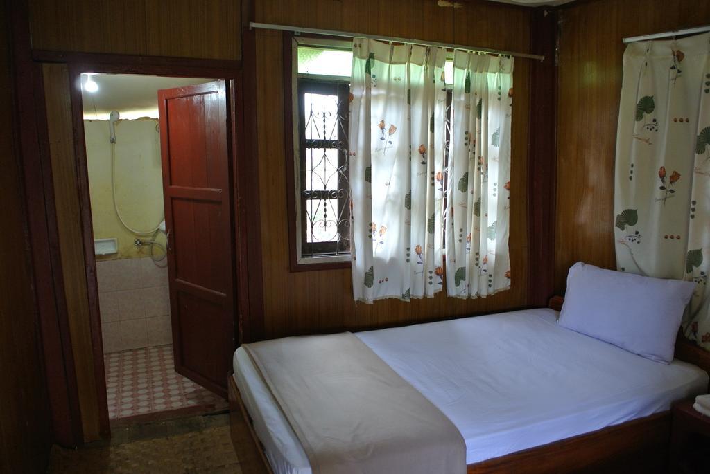 Dalom Guesthouse Ban Dondét Екстериор снимка