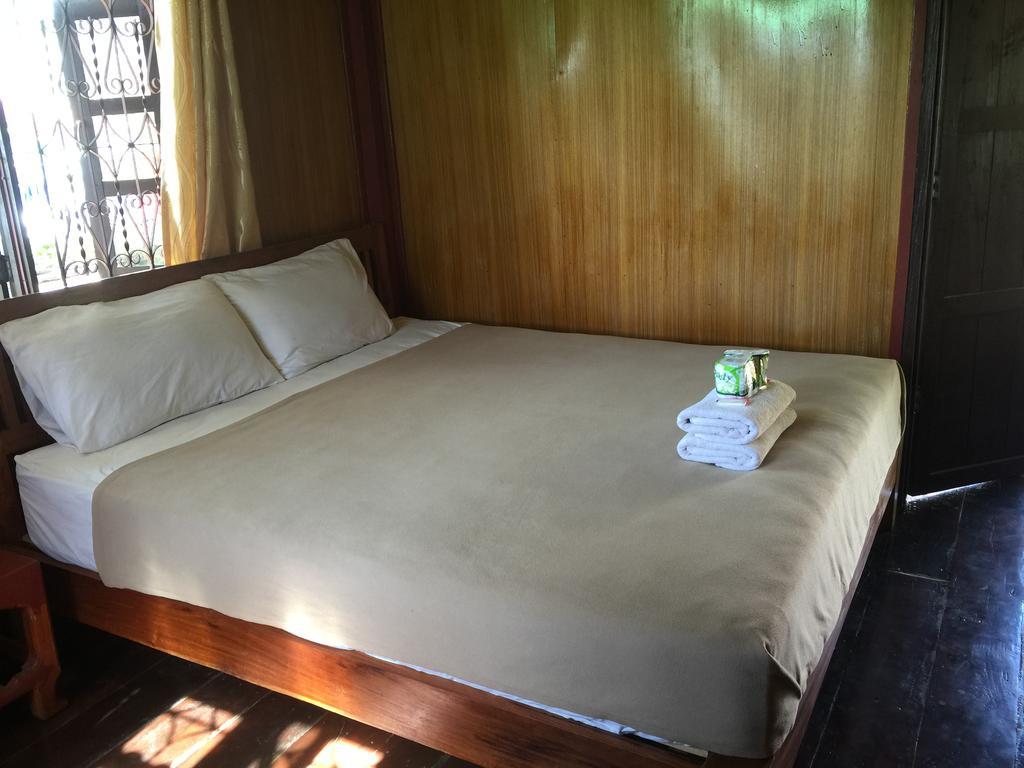 Dalom Guesthouse Ban Dondét Екстериор снимка