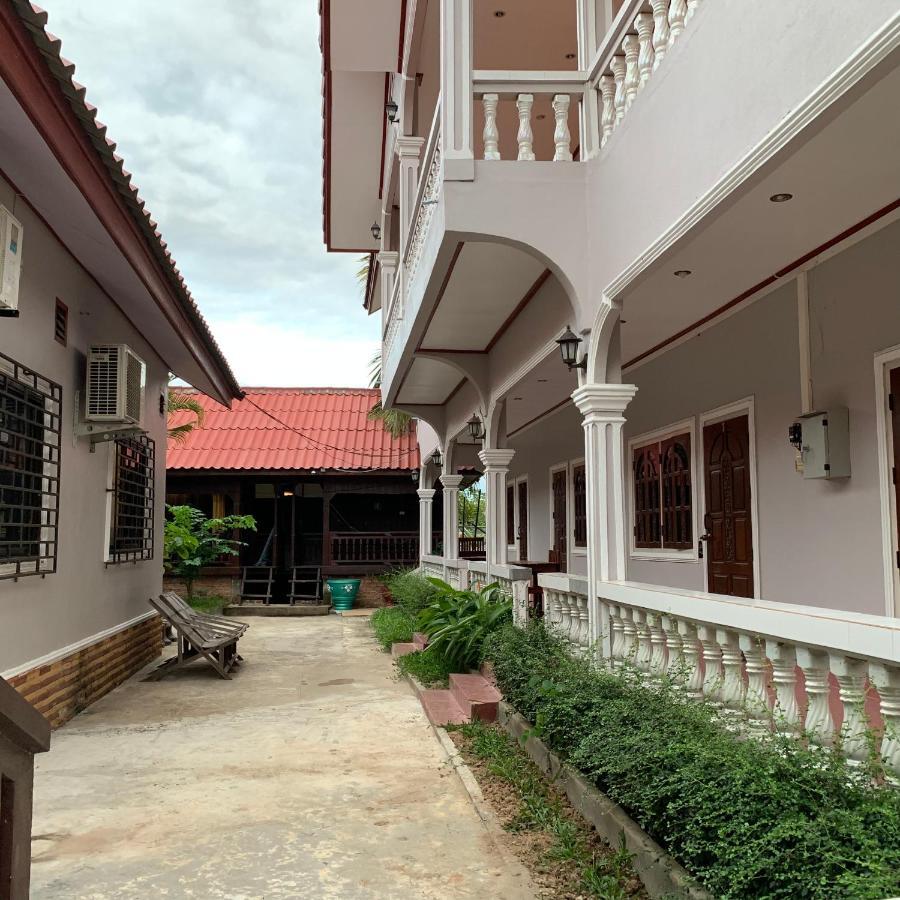 Dalom Guesthouse Ban Dondét Екстериор снимка